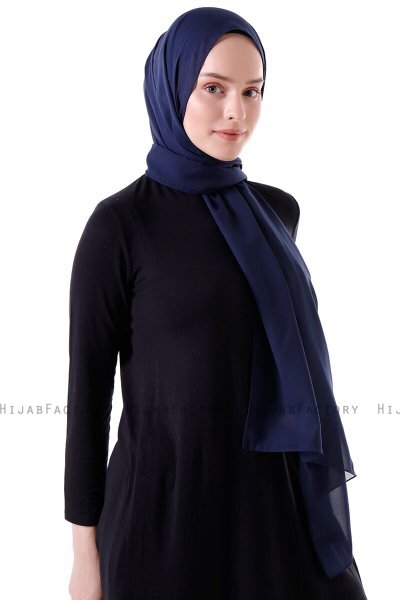 Hadise - Dunkles Marineblau Chiffon Hijab